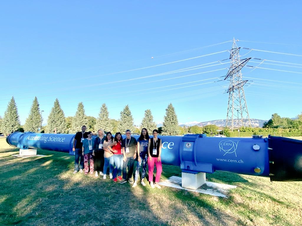 Un honor compartir formació i projectes al <a href="/CERN/">CERN</a> amb l'#equipCERN. Situacions d'Aprenentatge per una #Educació de #Qualitat. #RecercaFonamental #ArtsAndScience #ProjectesBottomUp. <a href="/JoanCuevas/">Joan Cuevas 🎗</a> <a href="/JMoralCastrillo/">Jesús Moral</a> <a href="/FinaGuitart/">Fina Guitart</a>. <a href="/gencat/">Generalitat de Catalunya</a>