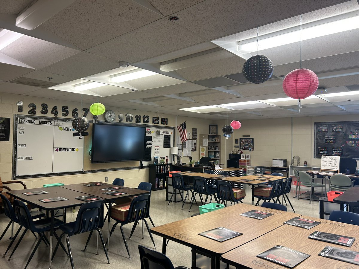 PamRountree's tweet photo. Ready or not… here they come! I’m super excited to meet my new 4th graders on Monday! ❤️ Year 25! @FreyElementary #Rountree4thgrade #freyelementary https://t.co/lPXHYNtgPO