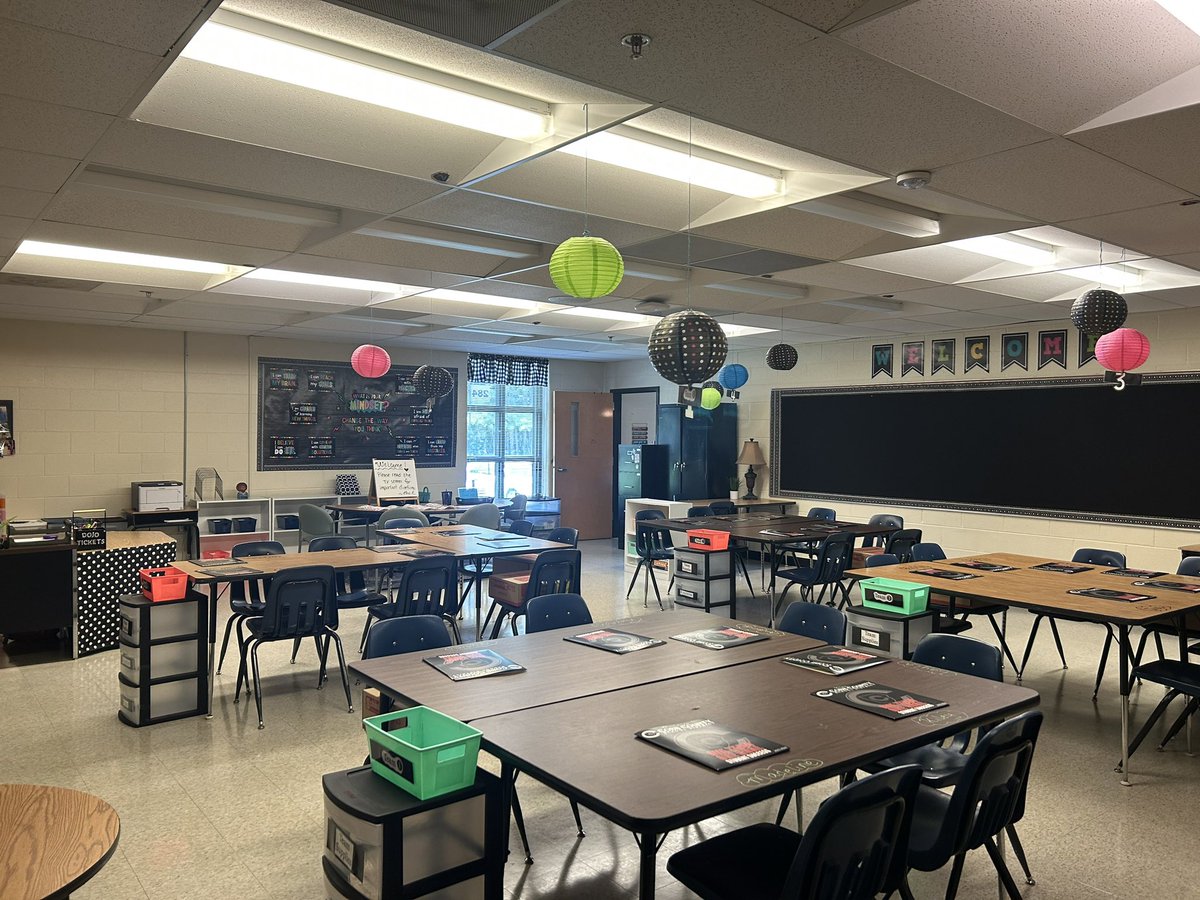 PamRountree's tweet photo. Ready or not… here they come! I’m super excited to meet my new 4th graders on Monday! ❤️ Year 25! @FreyElementary #Rountree4thgrade #freyelementary https://t.co/lPXHYNtgPO
