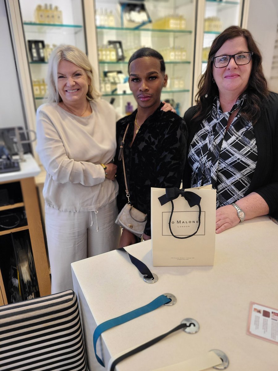 BlueJaybee1025's tweet photo. @Nordstrom anniversary sale is in full effect, and don't forget to dine at Bazille's on the 2nd floor.  The staff in the Cosmetic and Fragrance departments are amazing!!
#Nordstrom https://t.co/Uzwh2lFwO2
