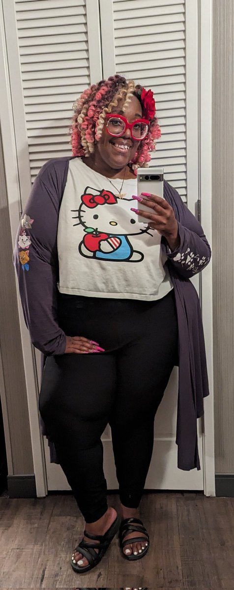 I call this ... 'A PREVIEW' Hello Austin I'm here to have fun! #dreamcon #missmelony #kittyweekend #meow #everybodywantstobeacat #cats #plussizetravel #solotravel #singletravel