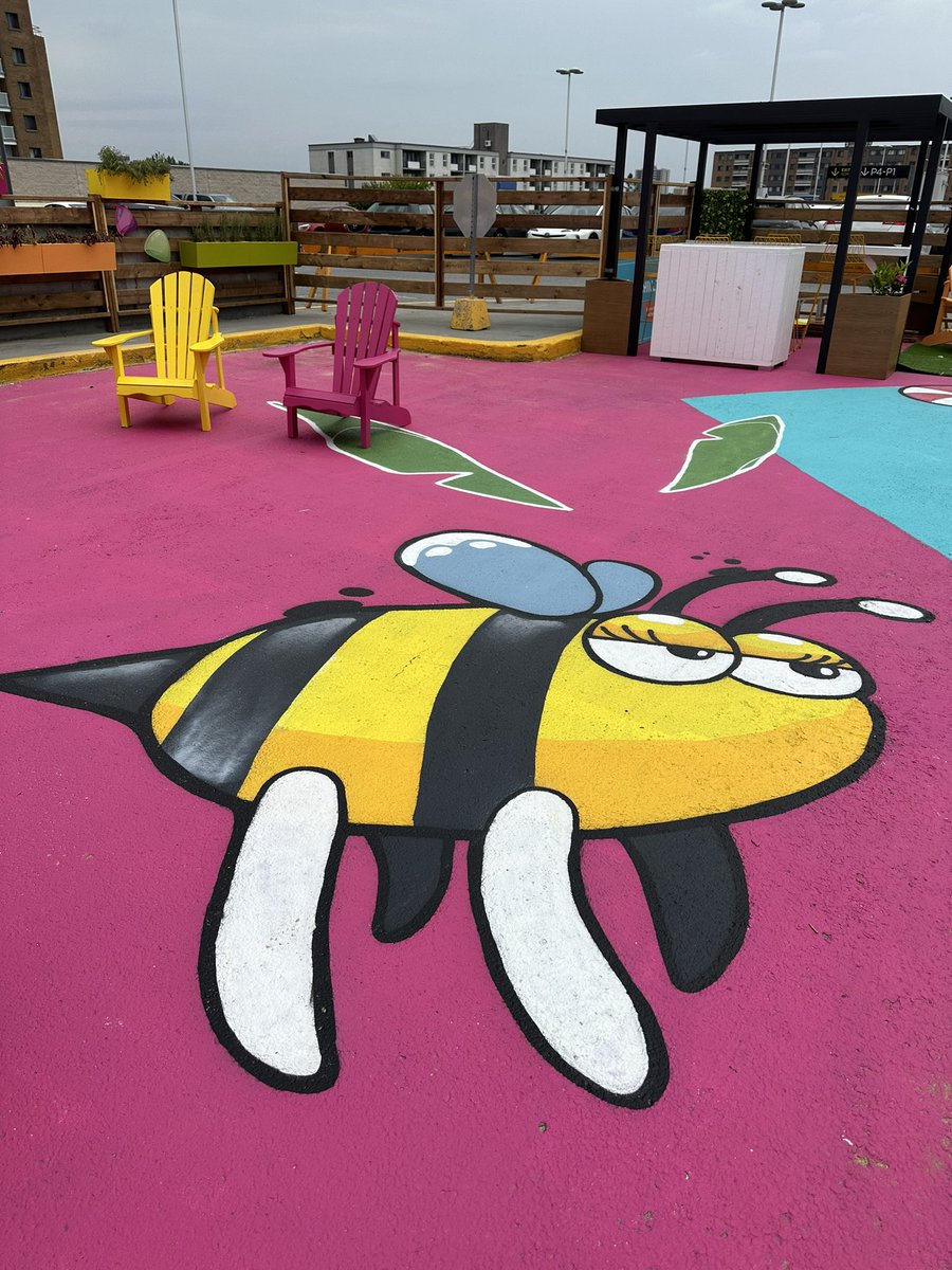 BLACKBOOKLife's tweet image. ELEVATE. @bayshoreottawa’s whimsical outdoor patio and garden opens tomorrow afternoon outside the Food Hall on 3. Escape the everyday, take in the pollinating greenery, lounge and unwind over a stunning ground mural. Stay tuned for exciting programming throughout the summer!🍭🐝