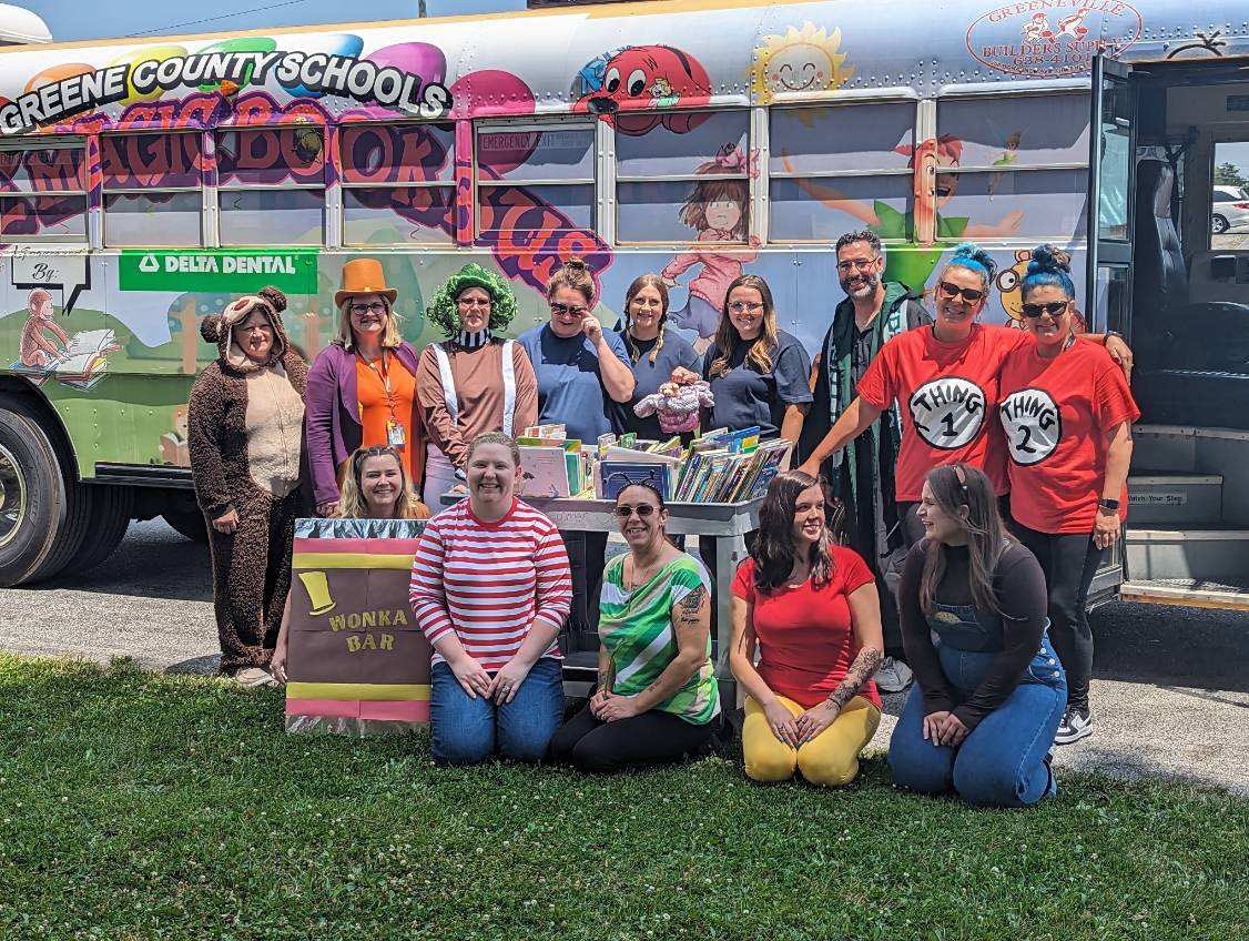mercerm3's tweet photo. Thank you Forward Air for your book bus donation to @GreeneCoSch 
This will make many kiddos so happy ♥️♥️ https://t.co/xzCP9HHGxa