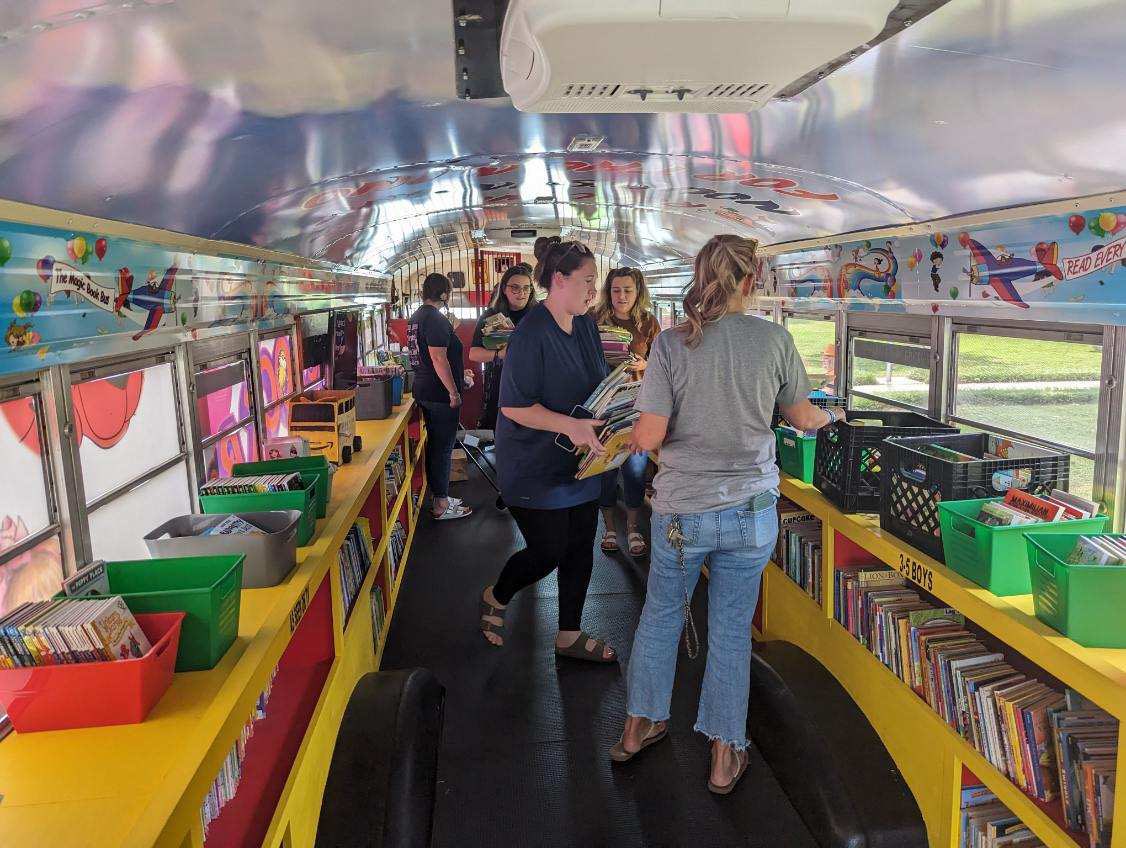 Thank you Forward Air for your book bus donation to <a href="/GreeneCoSch/">Greene Co TN Schools</a> 
This will make many kiddos so happy ♥️♥️