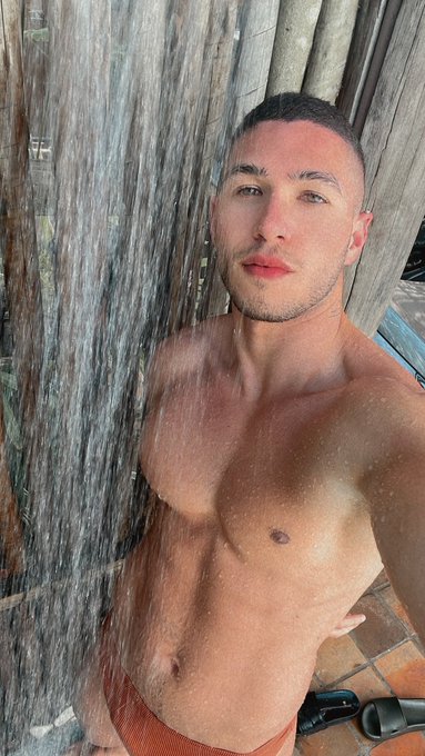 mais um banhozinho? https://t.co/y3KmjZhV1x