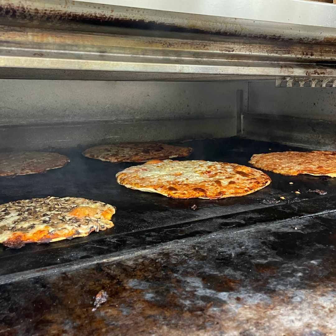 FedericisNJ's tweet photo. 🍕 What's your favorite pizza topping? There are no wrong answers -- share it with us in the comments below! https://t.co/hiK6Lxo97u