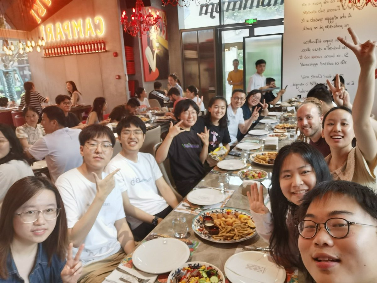 MingzeLi16's tweet photo. more pictures avec mes amis: https://t.co/FgAemVLa89