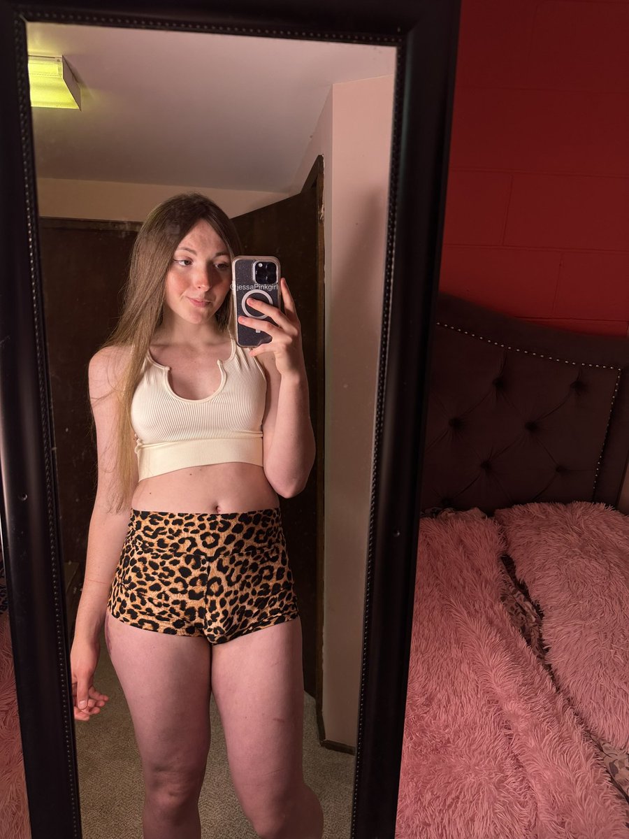 jessaPinkgirlx's tweet photo. feeling feral t.cochhdqyjidb 