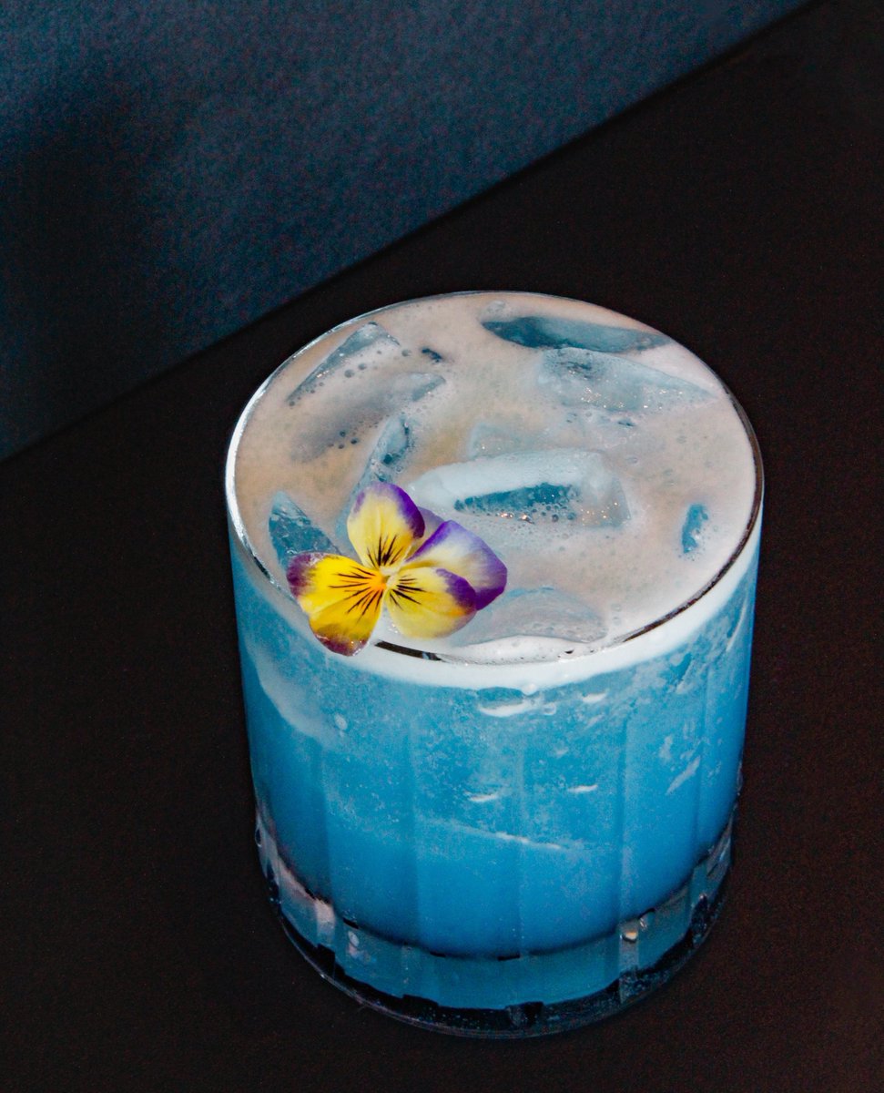 Versantehotel's tweet photo. Lift your spirits this weekend with these playful new summer libations at Bruno. 🥂⁠
⁠
Explore the full cocktail menu: https://t.co/AEUVf5TtaG. #findyourselfhere #RichmondMoments #yvrcocktails #happyhour #mixology #cocktails https://t.co/uRaiU7DJQ3