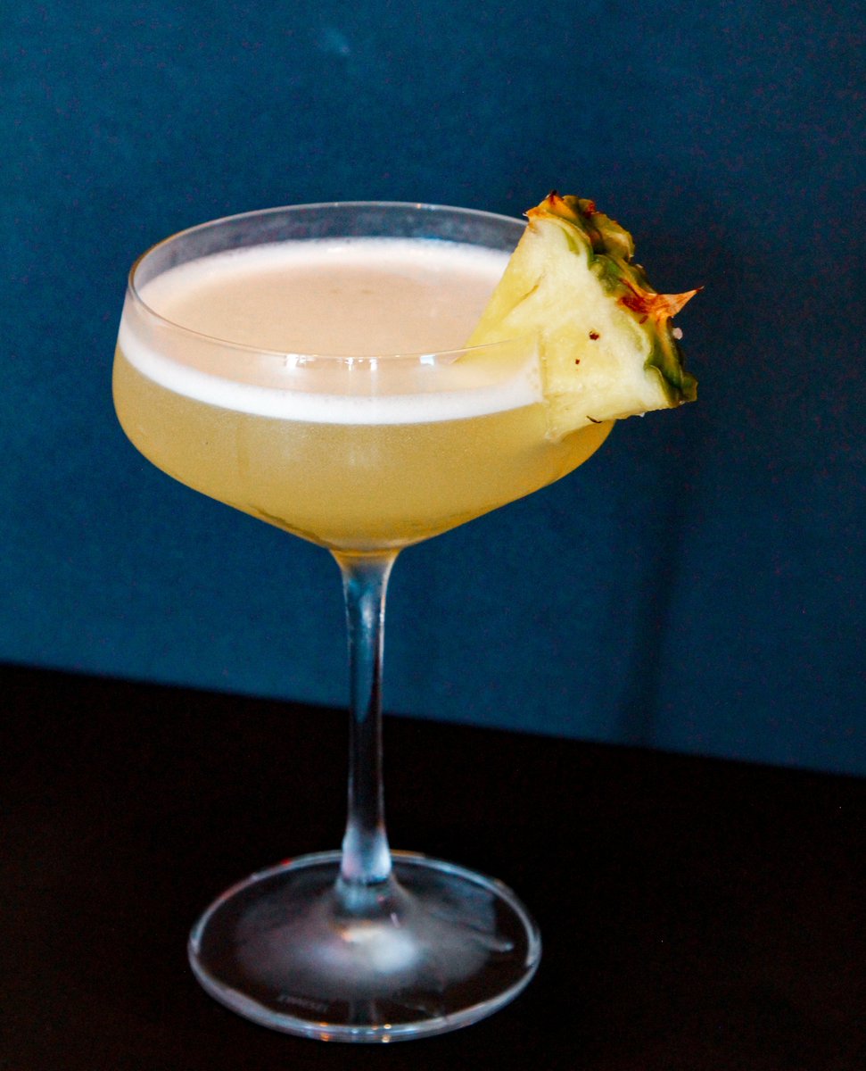 Versantehotel's tweet photo. Lift your spirits this weekend with these playful new summer libations at Bruno. 🥂⁠
⁠
Explore the full cocktail menu: https://t.co/AEUVf5TtaG. #findyourselfhere #RichmondMoments #yvrcocktails #happyhour #mixology #cocktails https://t.co/uRaiU7DJQ3