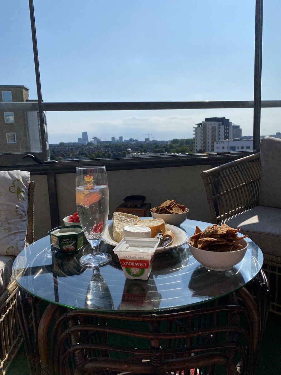 Kerjon62's tweet photo. Fredag på balkongen ☀️🥂🎉💕 https://t.co/qNr2AdHikT