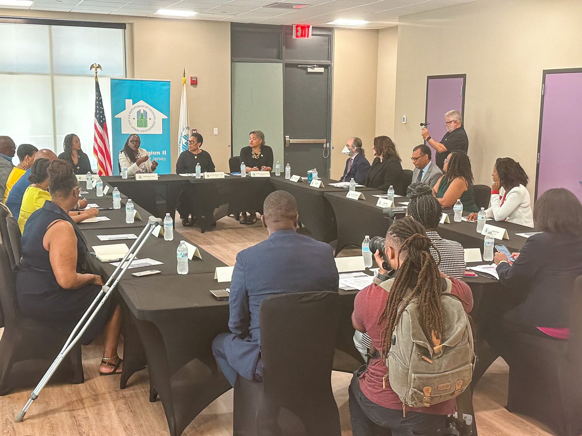 Today, I, along with others, sat with the Secretary of Housing and Urban Development (@SecFudge) for a discussion on how we can work together to develop marginalized communities. @HUDgov will be releasing $85 million in funding to develop tools and resources that will help…