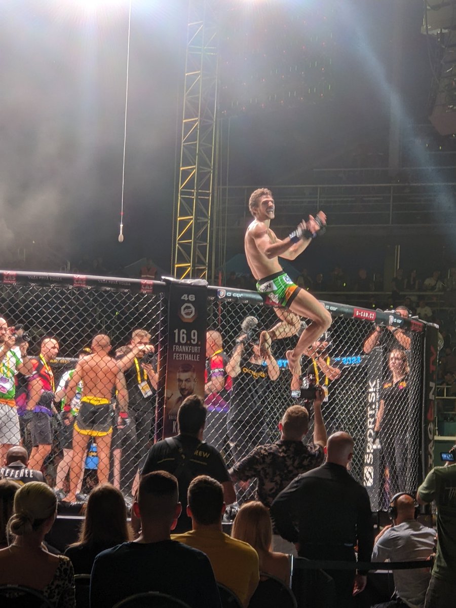 Impressive performance from Liverpool's Shem Rock, who gets it done in the first round by submission <a href="/OktagonMMA/">Oktagon MMA</a> #OKTAGONMMA