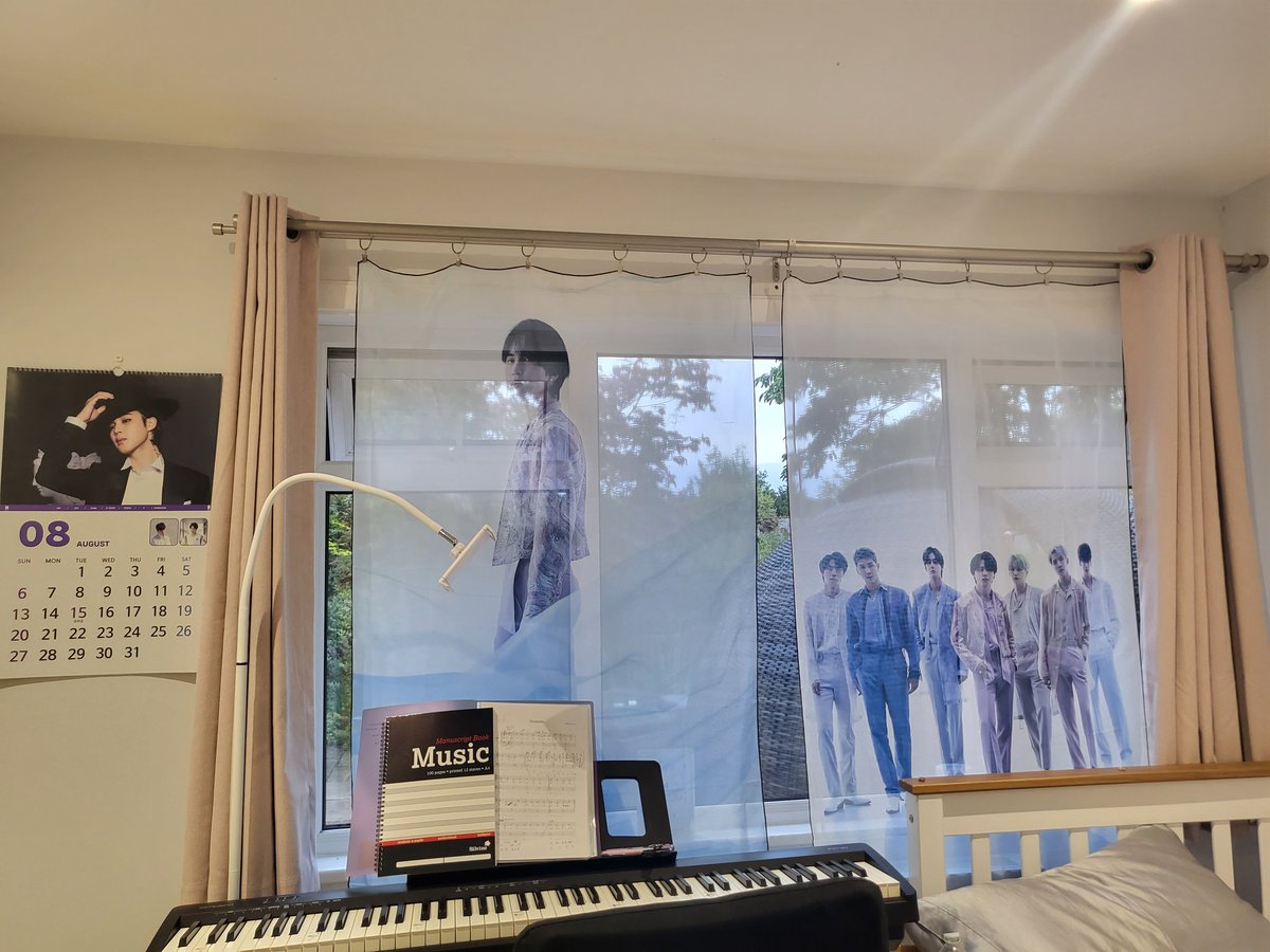 91wonheecho's tweet photo. 1년이 넘어서야 영국땅에 건너와 드디어 개봉? 하게 되었 습니당. 넘행복해요 💜 @sugaclair https://t.co/DZ1AmYzNsK