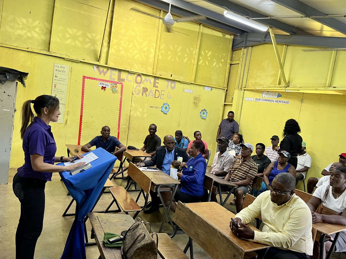 annmarievazja's tweet photo. We had a com mtg in #WindsorForest. We thx #NWC #PMC #HeartTrust #MLSS #NWA & Inspect Brown fr #PAPS for an informative pres. We were able to hv our ques answer & hear suggests fr my #EastPortland fam. We want to thx #MOLGCD 4 comg to do site visit 4 the placement of a #Watershop https://t.co/0rnKtgBOd0