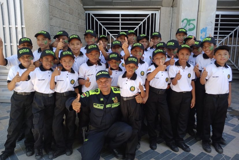 SucrePolicia's tweet photo. En el departamento a través de su grupo de prevención y educación ciudadana, vienen trabajando en la formación de líderes que transformen sus comunidades, con el programa cívica infantil y juvenil  #ContruyendoSeguridad #JuntosPorLaNiñez https://t.co/hT8iA0186F