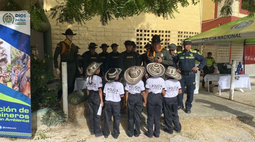 SucrePolicia's tweet photo. En el departamento a través de su grupo de prevención y educación ciudadana, vienen trabajando en la formación de líderes que transformen sus comunidades, con el programa cívica infantil y juvenil  #ContruyendoSeguridad #JuntosPorLaNiñez https://t.co/hT8iA0186F