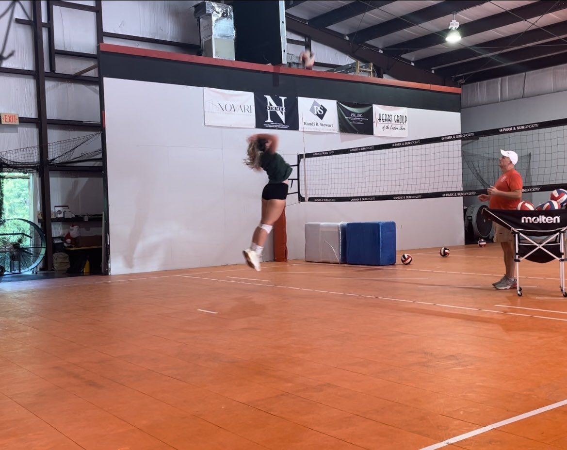 LBumpersVball24's tweet photo. Starting something new! #volleyball #outside2024 #vball2024 #uncommitted #uncommitted2024 https://t.co/jRKRIw2Z2g