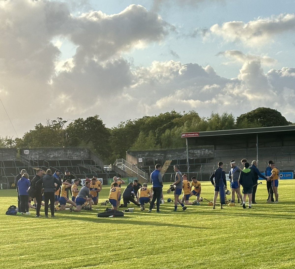 BrennanEoin's tweet photo. An emphatic start to the #ClareSHC for Newmarket-on-Fergus who brushed aside a lacklustre Cratloe by 3-15 thanks to goals through Peter Power, Eanna Crimmins and Eoin Guilfoyle https://t.co/IF4M3JdR2K