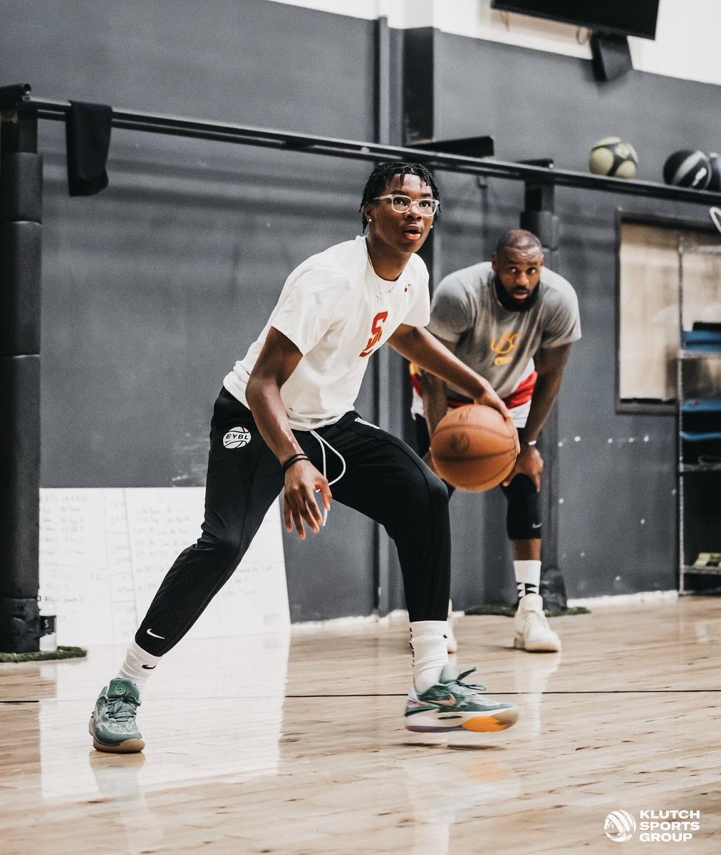 Ballislife's tweet photo. LeBron on IG: It’s my job to always remain strong & to show them the blueprint regardless of the outcome! #JamesGang👑 #BryceMaximus🤴🏾 #MyTwin✊🏾 https://t.co/TDxV6tiEIB