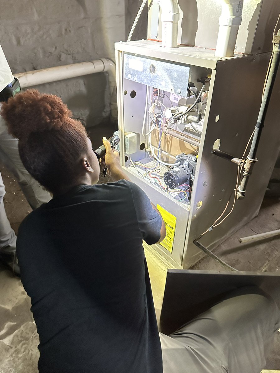 HouseHunter216's tweet image. Out in the field🏡🔎 #InspectorFlow