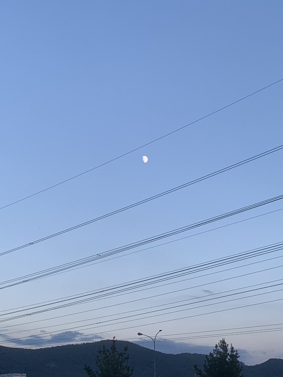 aaleee_04's tweet photo. 🌔☁️🩵 https://t.co/O38DMlGMB9
