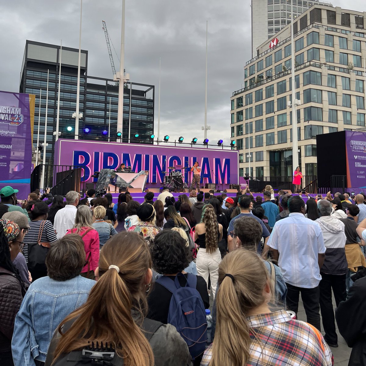 TeamEngland's tweet photo. One year since the #B2022 Commonwealth Games 🎉

Our athletes loved the warm welcome at @BhamFestival23 tonight!

#BeBoldBeBham #BirminghamFestival2023 https://t.co/XkyL3Mk7M4