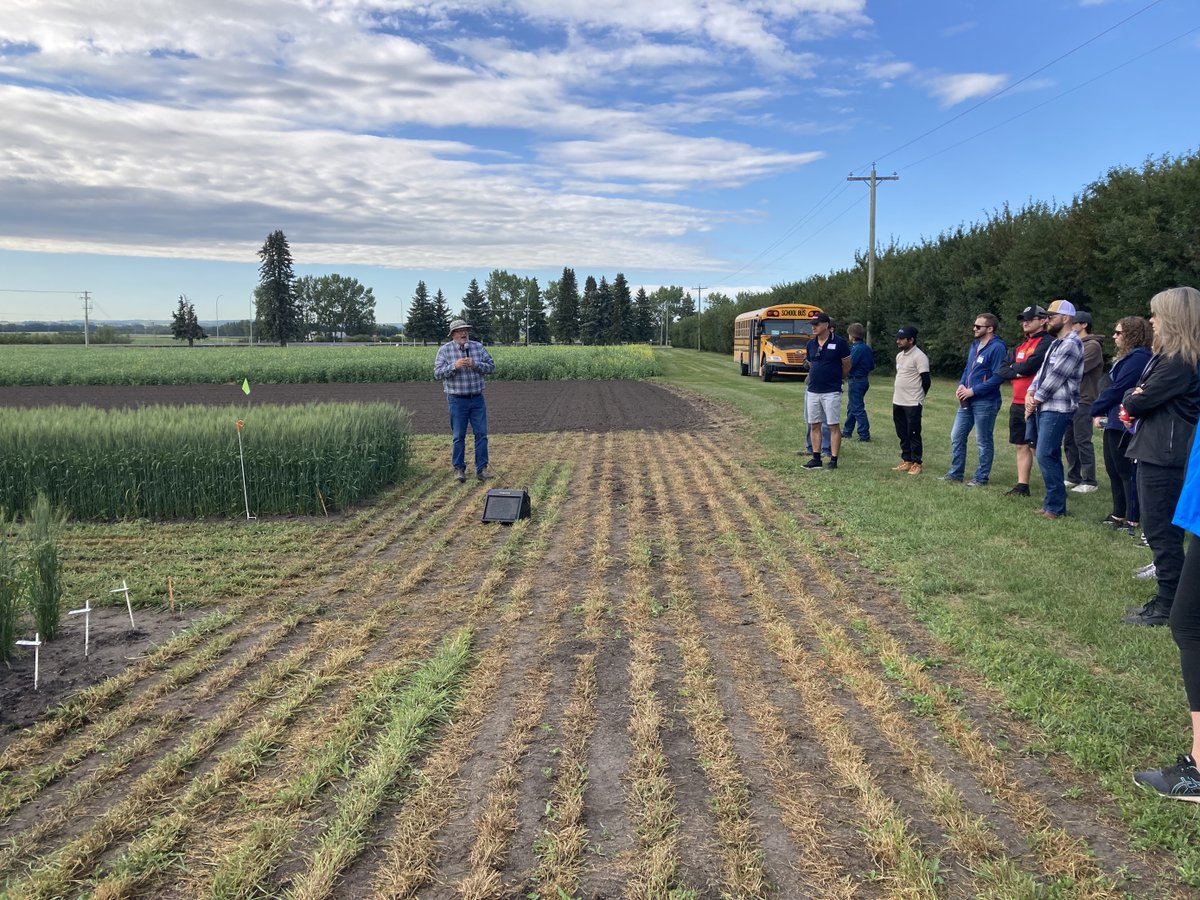 AAFC_Canada's tweet photo. Earlier this week, our Lacombe RDC held its annual field day, sharing advances in crop management and meat research with more than 100 #CdnAg producers and industry experts. #ScienceGrowsOn https://t.co/jcJn9NiA3m