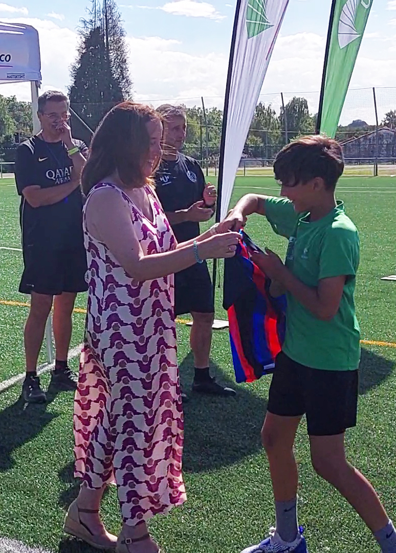 Acaba nuestro Campus 2023. Hoy nos han acompañado,  en la entrega de medallas,  los jugadores del Sporting Guille Rosas y Pablo Díaz, así como Carla Riccio en representación de Unicaja Banco. Muchas gracias a todos, padres, alumnos, invitados...