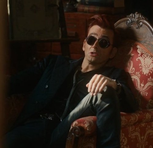 ve_ttyyy's tweet photo. бисексуалы не умеют сидеть нормально 

#GoodOmens2 https://t.co/oJdxiOLQU2