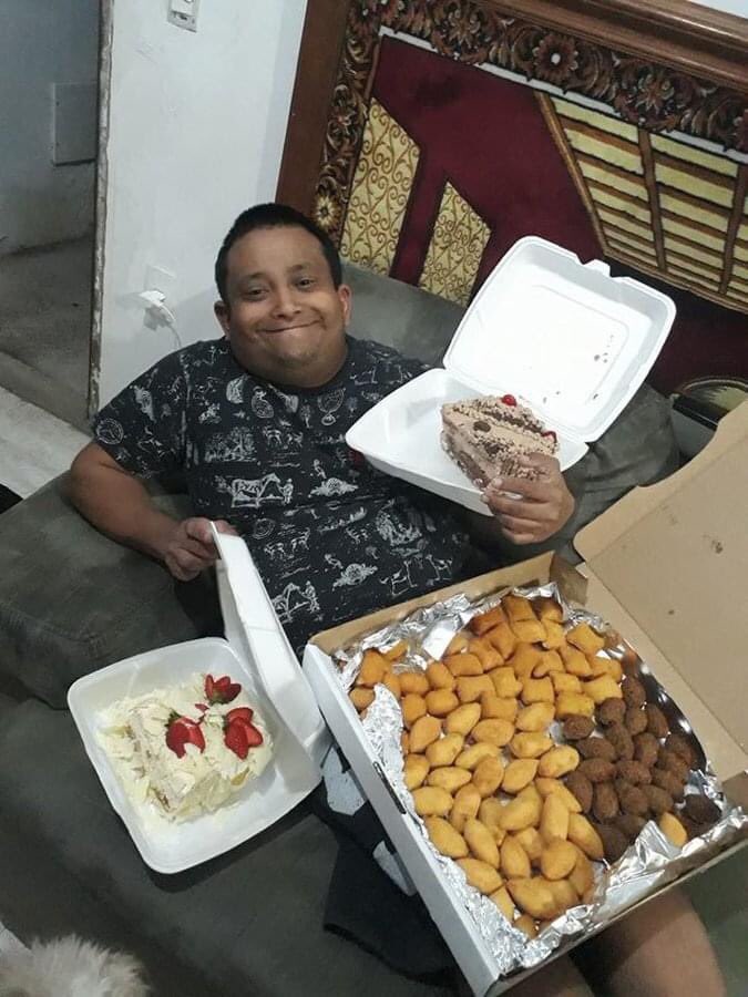 crisayonara's tweet photo. “vou começar a economizar o meu dinheiro” 

eu na primeira oportunidade de gastar com comida: https://t.co/EeTqdawLwn