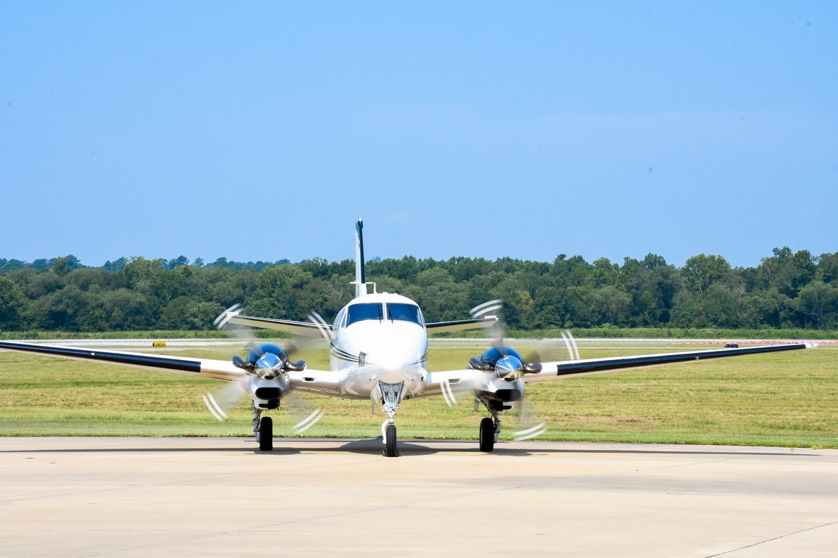 deanaircraft's tweet photo. Check out this beauty! 👀 Beechcraft King Air at DAS https://t.co/HqocGejTY3