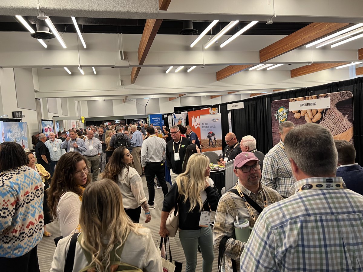IntFreshProduce's tweet image. The Expo Floor is buzzing with excitement! #FSC2023