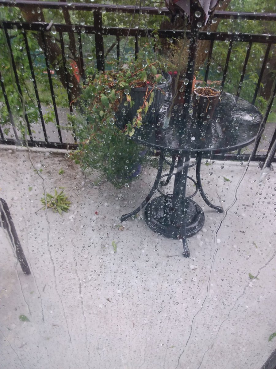 gardencatt's tweet photo. @WxOntario1 Yes, the hail and storm came... https://t.co/XZlg0DU2nG