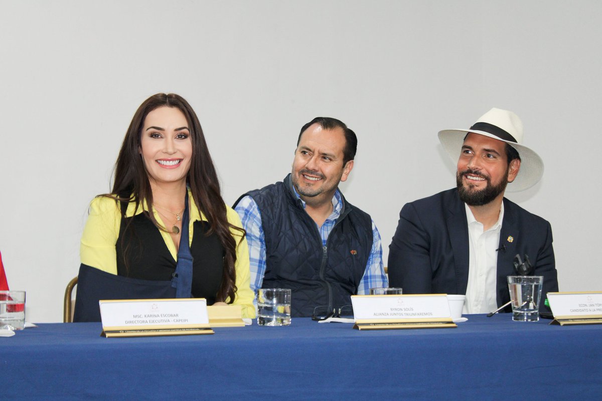marjoriechavezm's tweet photo. ¡JUNTOS POR UN #EcuadorSinMiedo! 💪🇪🇨

Estuve junto a nuestro presidente @jantopicecuador y nuestros asambleístas por #Pichincha @cecitello y @marlonalanalvarado, dialogando con nuestros productores y artesanos de la @capeipi_ec y @EcuadorIndustrial https://t.co/Ltvx93GFXA