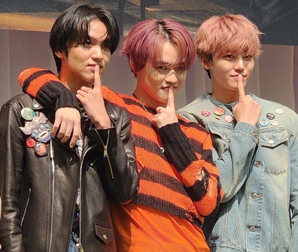 cabbagechenIe's tweet photo. the 3 powerpuff girls https://t.co/fqUdj6Y8ej