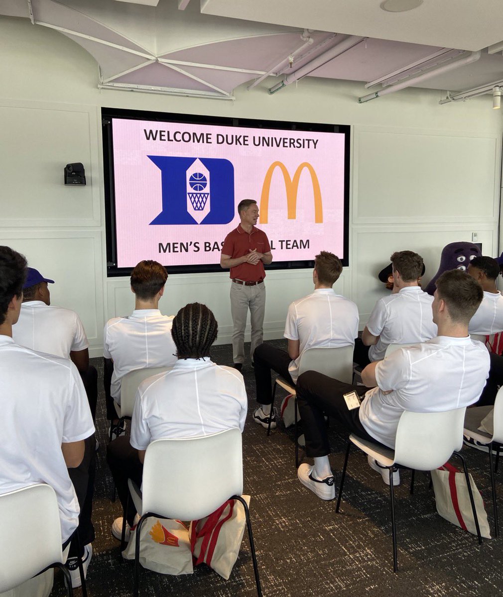 TristanUda's tweet photo. Earlier this month, Kentucky went to Drake’s house.

Today, Duke went to the McDonald’s Headquarters.

If I am recruit, I know which one I’m picking… https://t.co/ycQ2OsrHXP