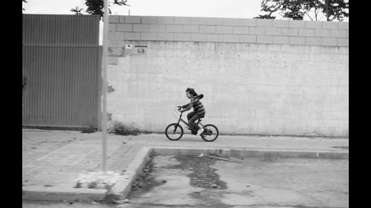 Nuevo artículo.

Luis (Soto) Muñoz escribe sobre su primera película, Sueños y pan. Se presenta como una celebración del rodaje de guerrilla, recuperando un cierto espíritu de tenacidad que parecía perdido en el cine español.

cinemacoloris.com/2023/07/28/car…

<a href="/luisotemc/">Soto</a>