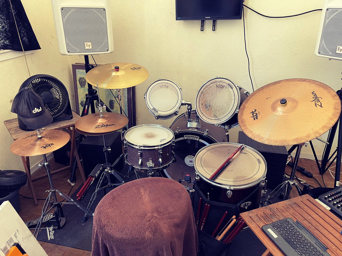 Ronzonicalzone's tweet photo. Lifetime achievement UNLOCKED!! Am making all of my own beats! https://t.co/tJ0WWVtT9M