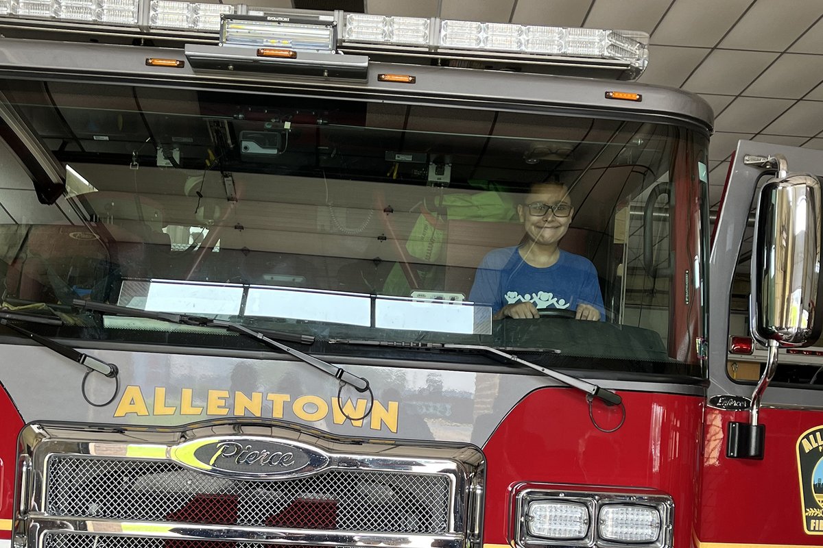 SightsforHope's tweet photo. A firetruck, a sleepover at an amusement park, bacon and Brussels sprouts, community service, and a puppy named Ernie. Here are more pictures from the closing week of our Camp I CAN! summer program. #SightsforHope #SeizeIndependenceNow #guidedogs #Erniethepuppy https://t.co/i9R9b8rSR4