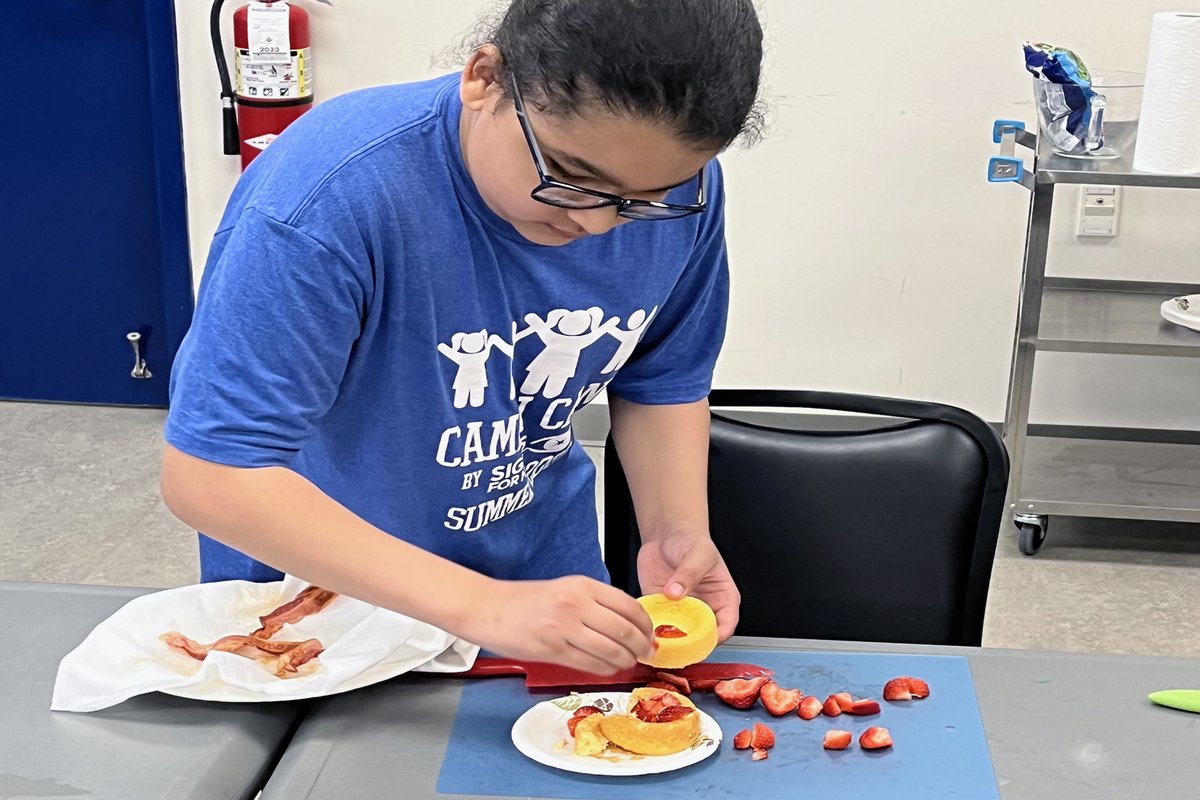 SightsforHope's tweet photo. A firetruck, a sleepover at an amusement park, bacon and Brussels sprouts, community service, and a puppy named Ernie. Here are more pictures from the closing week of our Camp I CAN! summer program. #SightsforHope #SeizeIndependenceNow #guidedogs #Erniethepuppy https://t.co/i9R9b8rSR4