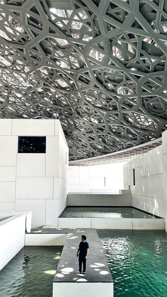 GkSfn's tweet photo. Louver museum 🇦🇪 https://t.co/bFrNoVMmgd