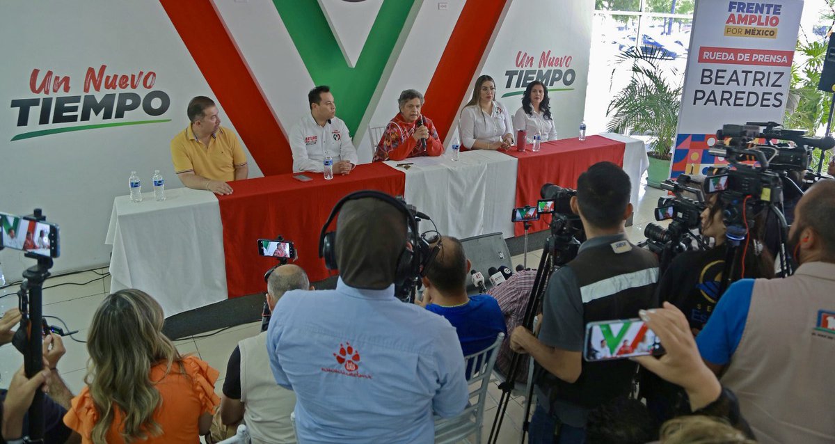 Agradezco a los medios de comunicación de Durango por tan amable recibimiento. Desde aquí, platicamos y ratificamos que en el #FrenteAmplioPorMéxico no nos tiembla la mano para exigir que se respete el estado de derecho.