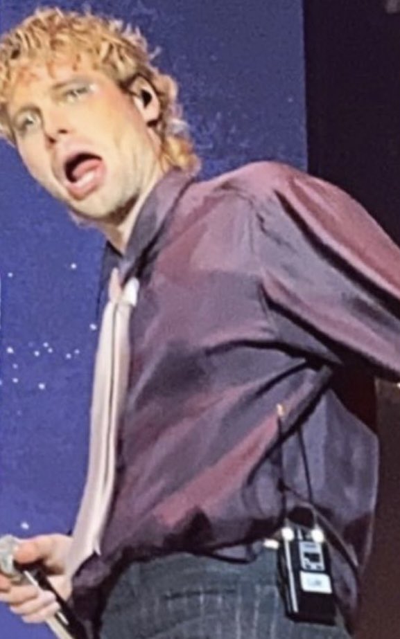 5SecsOfB0yband's tweet photo. When the dice “accidently” Roll away from hbg yet again 🤷‍♀️ https://t.co/eMoG9mKdcI