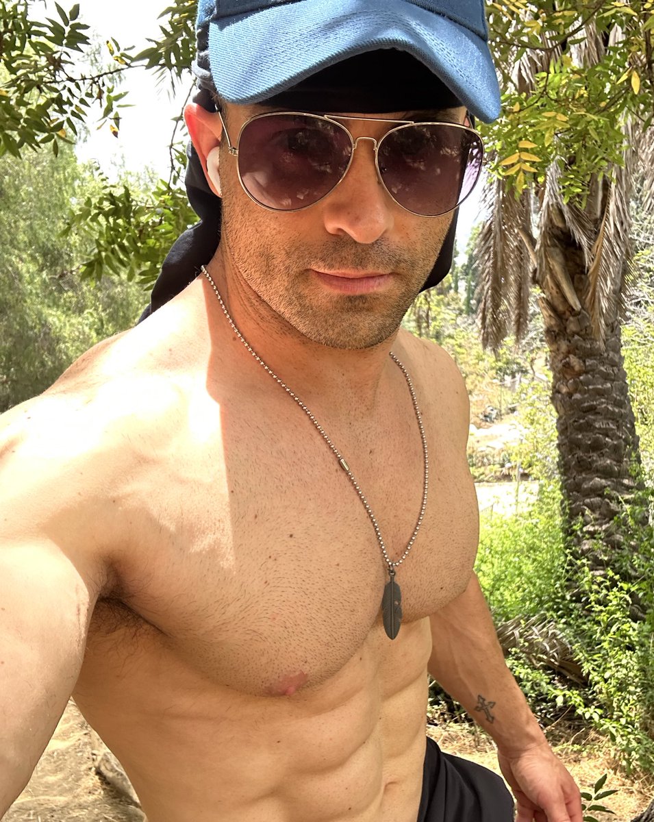 RobbieKlay's tweet image. #Hike 🥵