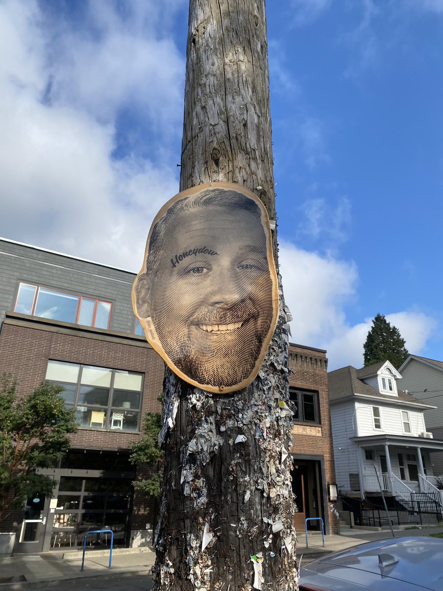 Haha! Stumbled crossed <a href="/ryansickler/">Ryan Sickler</a> /<a href="/honeydewpod/">The HoneyDew</a> street art in Portland