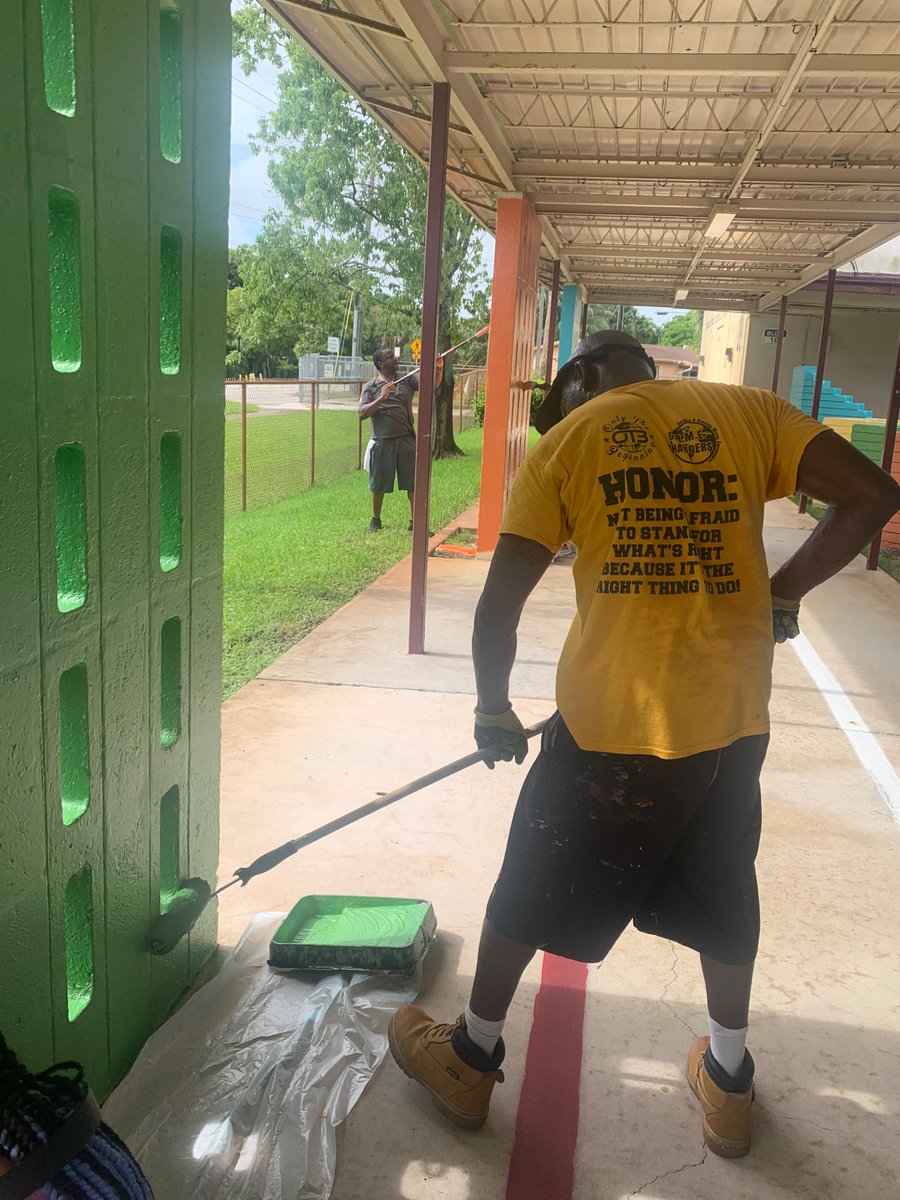Broward Estates Elementary - “The Bee-Hive” tweet media