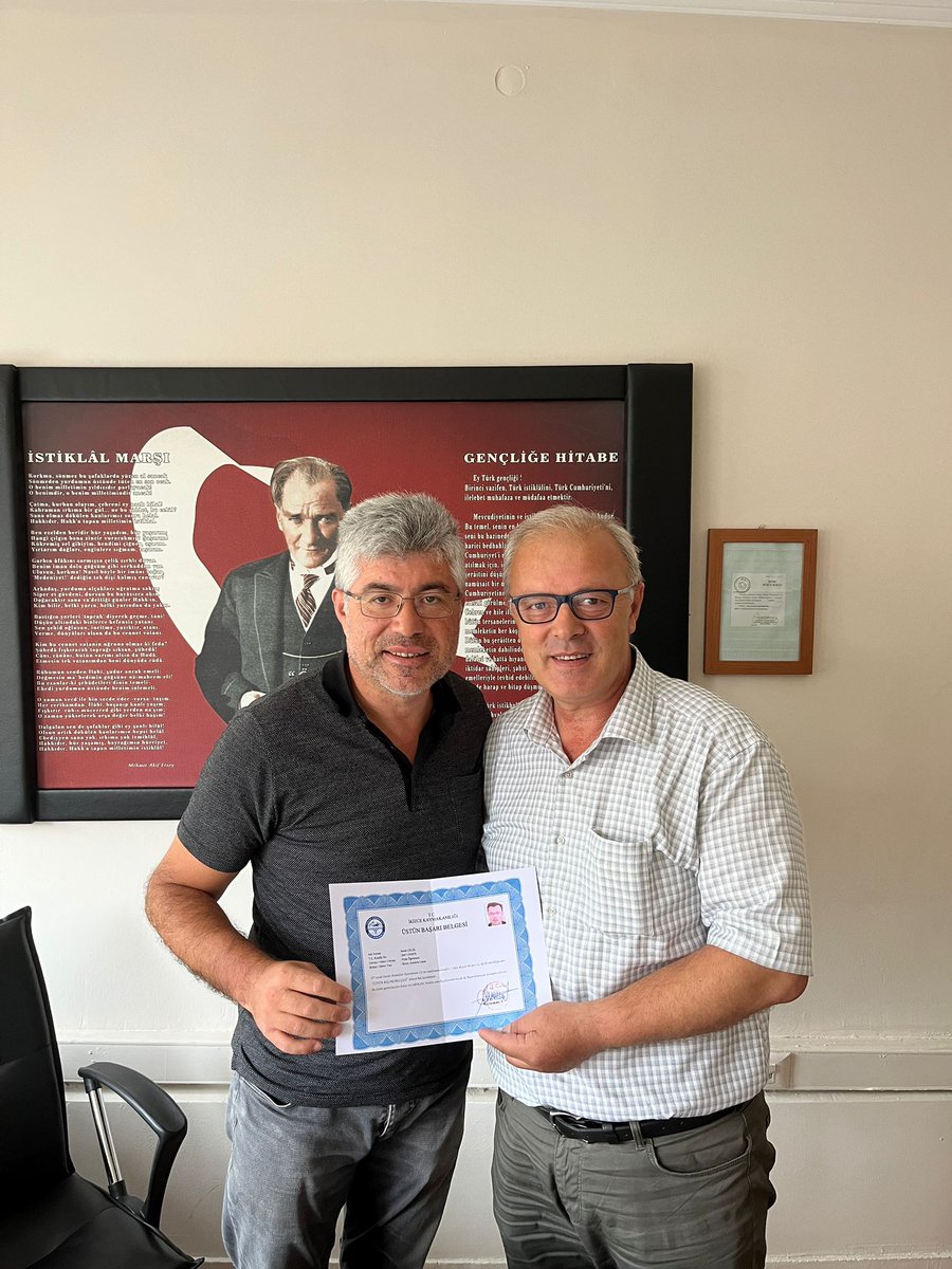 Okulumuz Fizik öğretmeni Sedat ÇELİK, Bugün itibariyle emekliye ayrıldı. Kendisine ailesiyle birlikte keyifli ve huzurlu bir ömür diliyoruz. Okulumuza vermiş olduğu katkılarından ötürü de teşekkür ediyoruz...