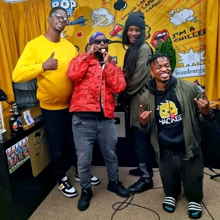 Gucci_Over_Dose's tweet photo. @MacGUnleashed @Solphendukaa and the Crew 🤣🤣🤣🤣 https://t.co/NH27NFyGC4
