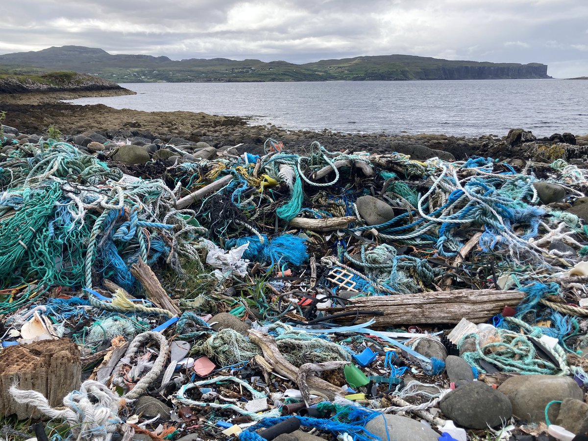50 Years of Litter on Skye (@50yolos) on Twitter photo Before and after using the <a href="/mcsuk/">Marine Conservation Society</a> #OSPAR #beachclean #litter survey method, with a fine tooth comb! Hundreds of pieces of litter in just a 2 m2 quadrat…doesn’t even make a dent on the amount we found at Ullinish today.
Thanks to the crofting community for welcoming us 😊#Skye Before and after using the <a href="/mcsuk/">Marine Conservation Society</a> #OSPAR #beachclean #litter survey method, with a fine tooth comb! Hundreds of pieces of litter in just a 2 m2 quadrat…doesn’t even make a dent on the amount we found at Ullinish today.
Thanks to the crofting community for welcoming us 😊#Skye